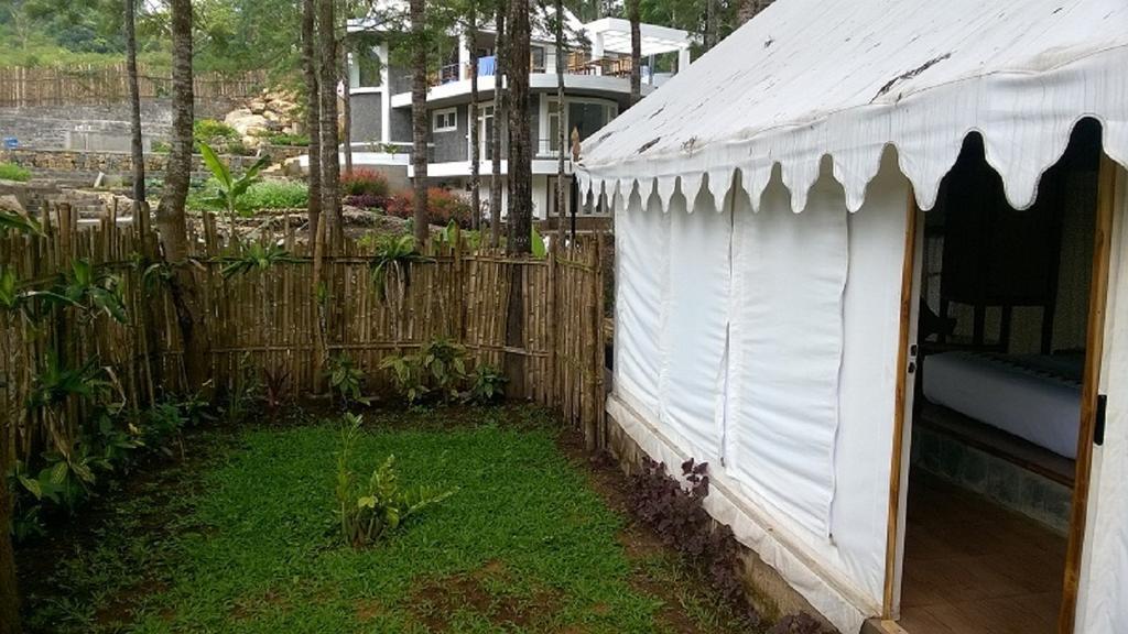 Hotel Bison Woods Yercaud Habitación foto