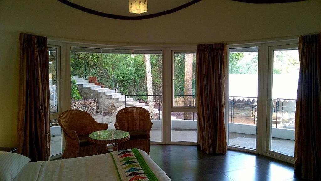 Hotel Bison Woods Yercaud Habitación foto